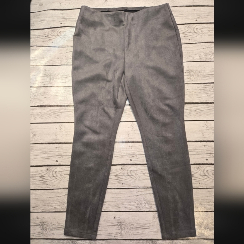 EUC Chicos Pants Womens 1r US 8 Gray Faux Suede Leggings Stretch
